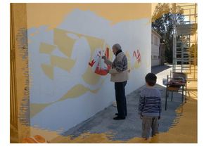 Don du peintre Chisa à la commune de "Ventisari", fresque murale dédiée à "à Scola Cumunali" sur le thème de la joie et l'école.
