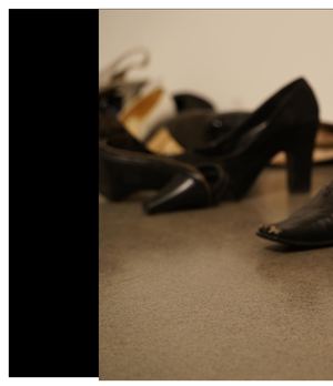 Групповой автопортрет неизвестного с хвостом и на шпильках