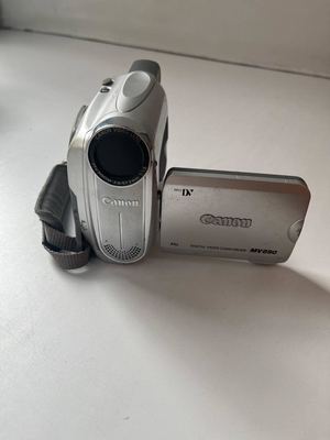 Цифровая видеокамера