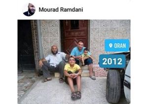 ذكريات من اوت 2012 امام البيت العائلي بوهران رمضاني مراد مع أخيه رمضاني سيداحمد وأولاده براهيم واسلام